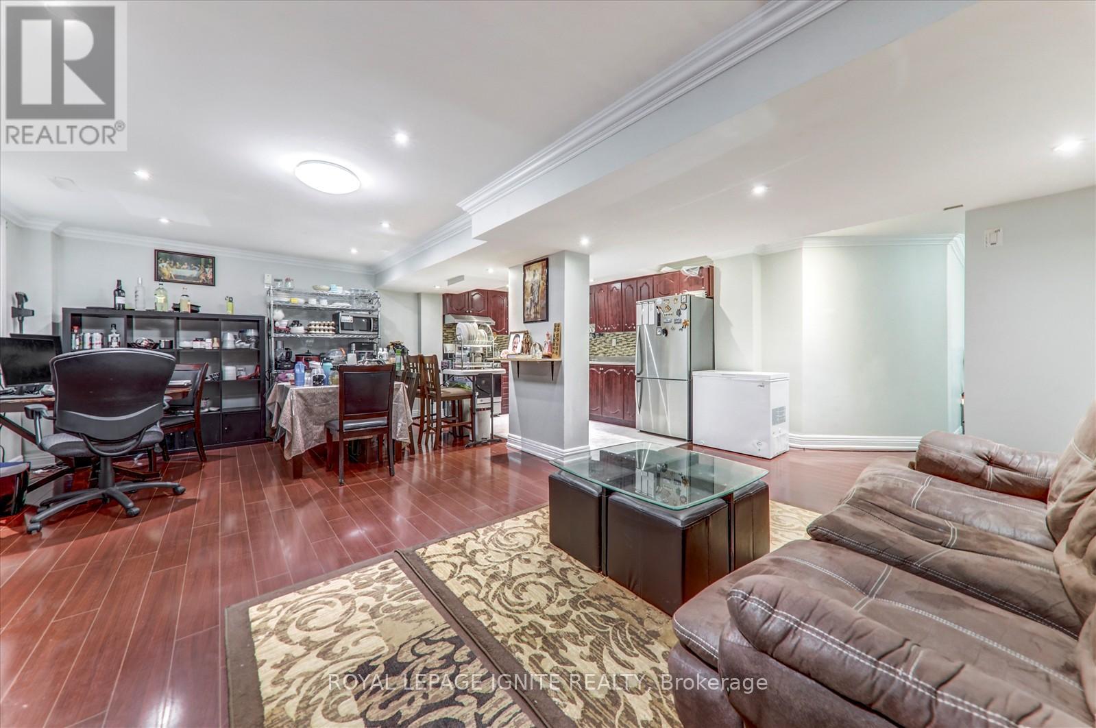 Photo 31 of 52 Bernbridge Road, Markham ON