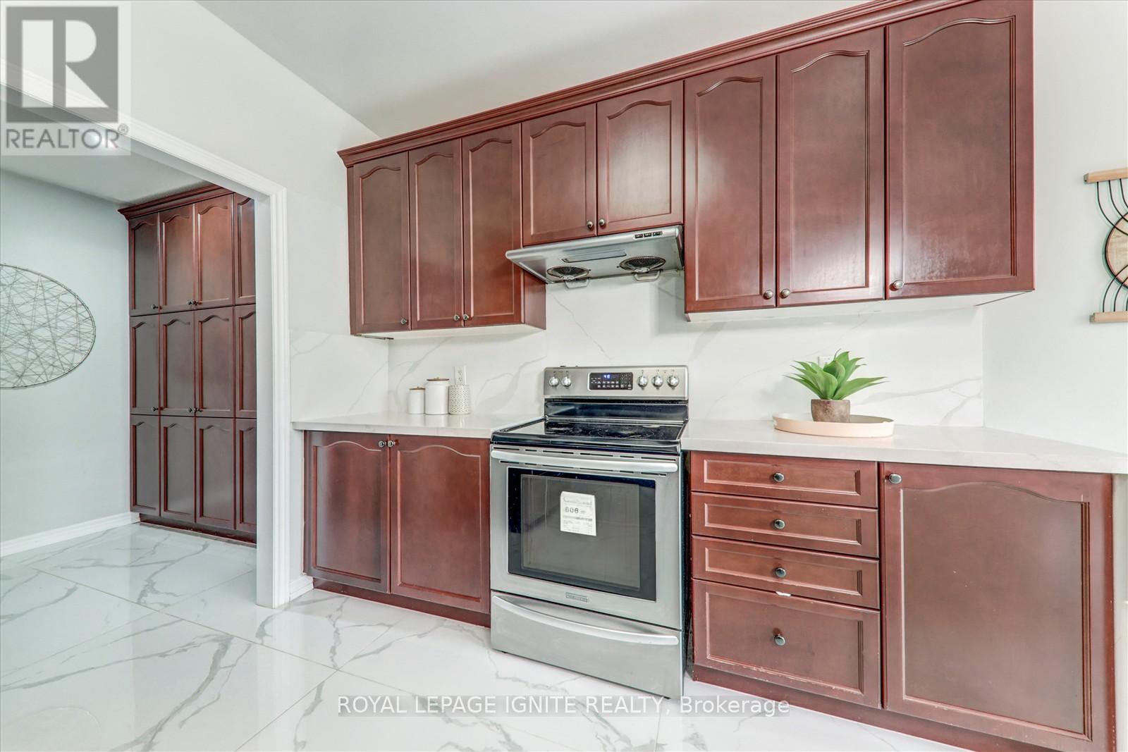 Photo 16 of 52 Bernbridge Road, Markham ON