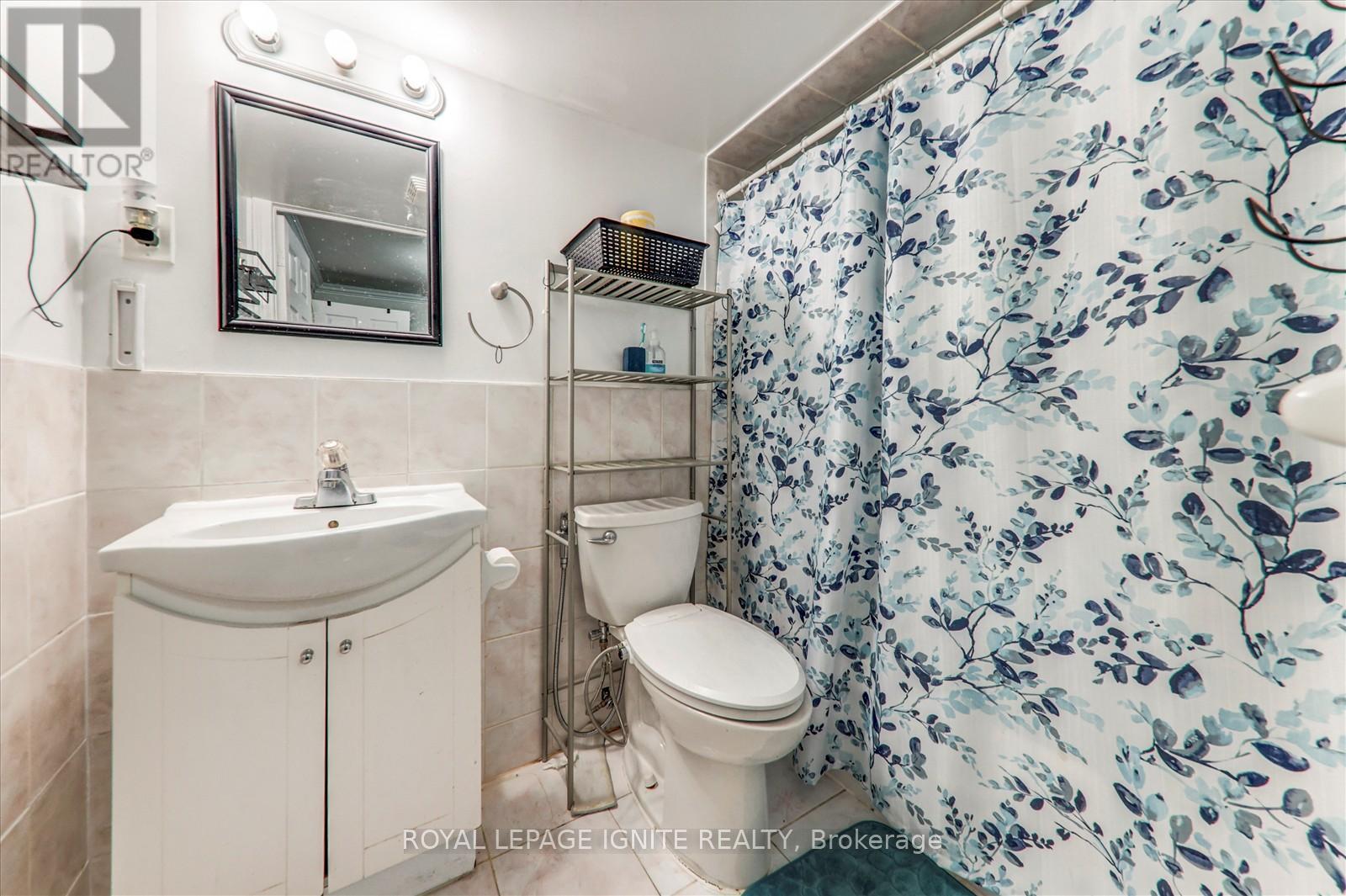 Photo 35 of 52 Bernbridge Road, Markham ON