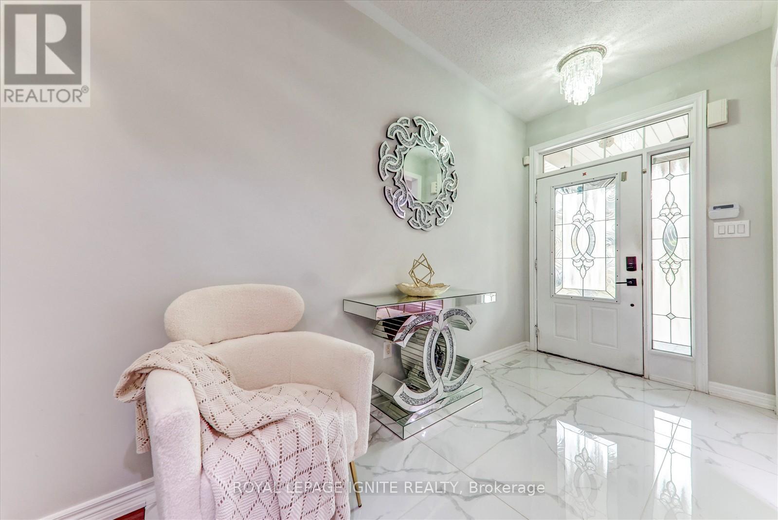 Photo 5 of 52 Bernbridge Road, Markham ON