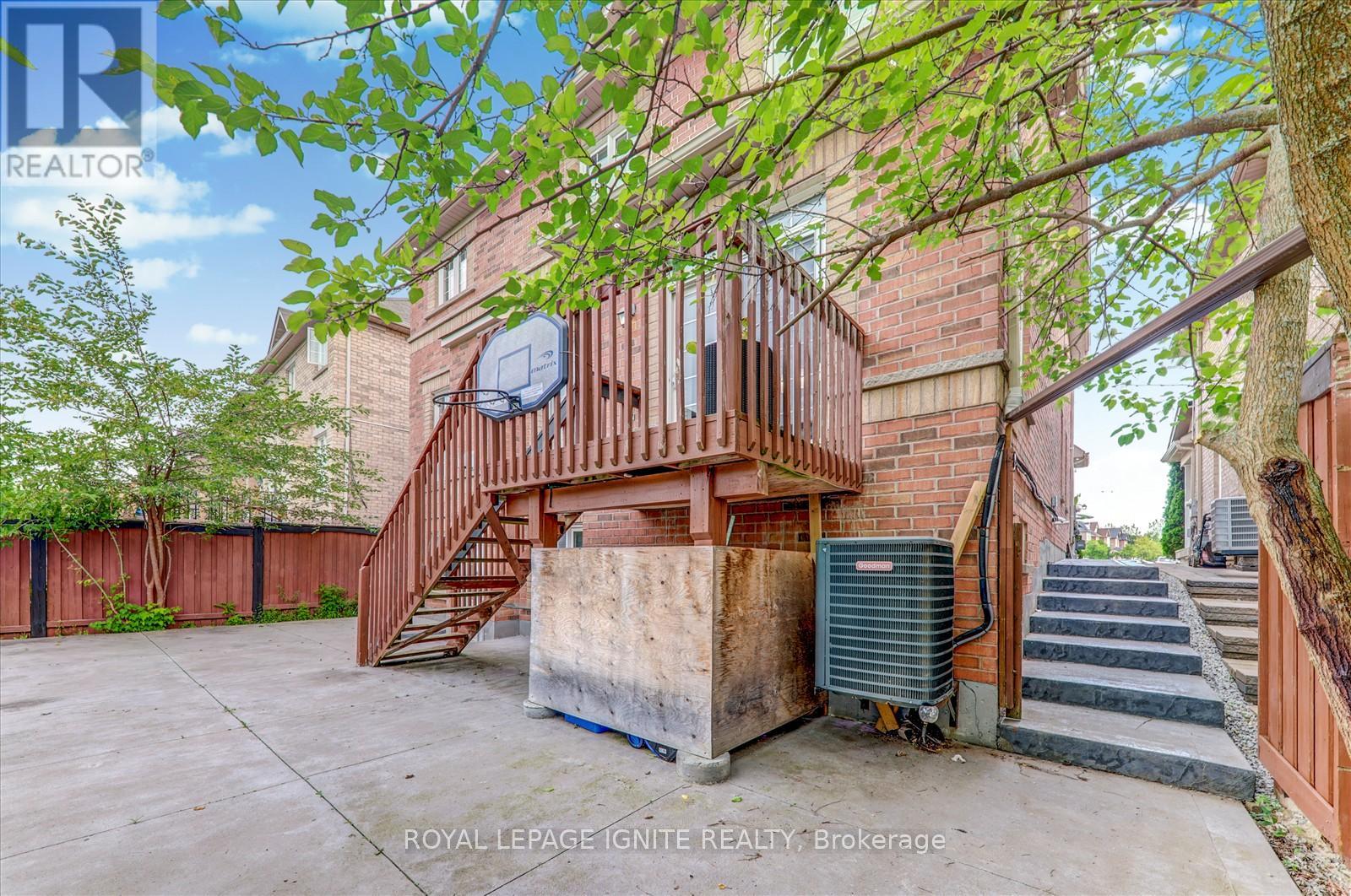 Photo 37 of 52 Bernbridge Road, Markham ON
