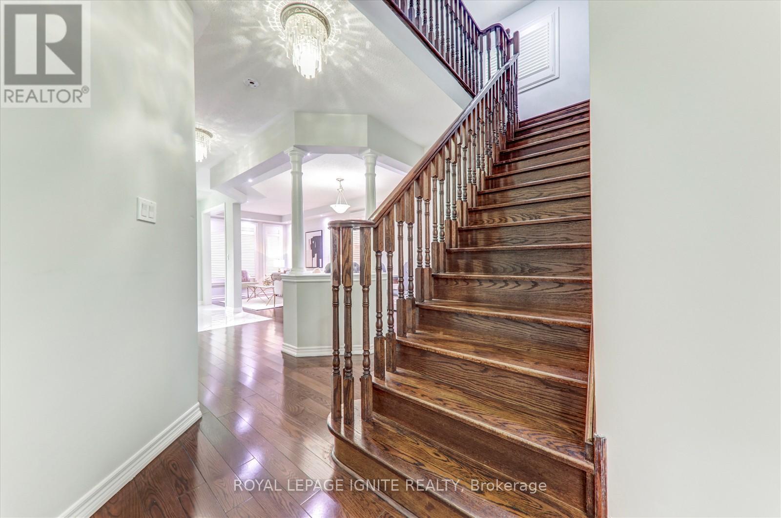 Photo 9 of 52 Bernbridge Road, Markham ON