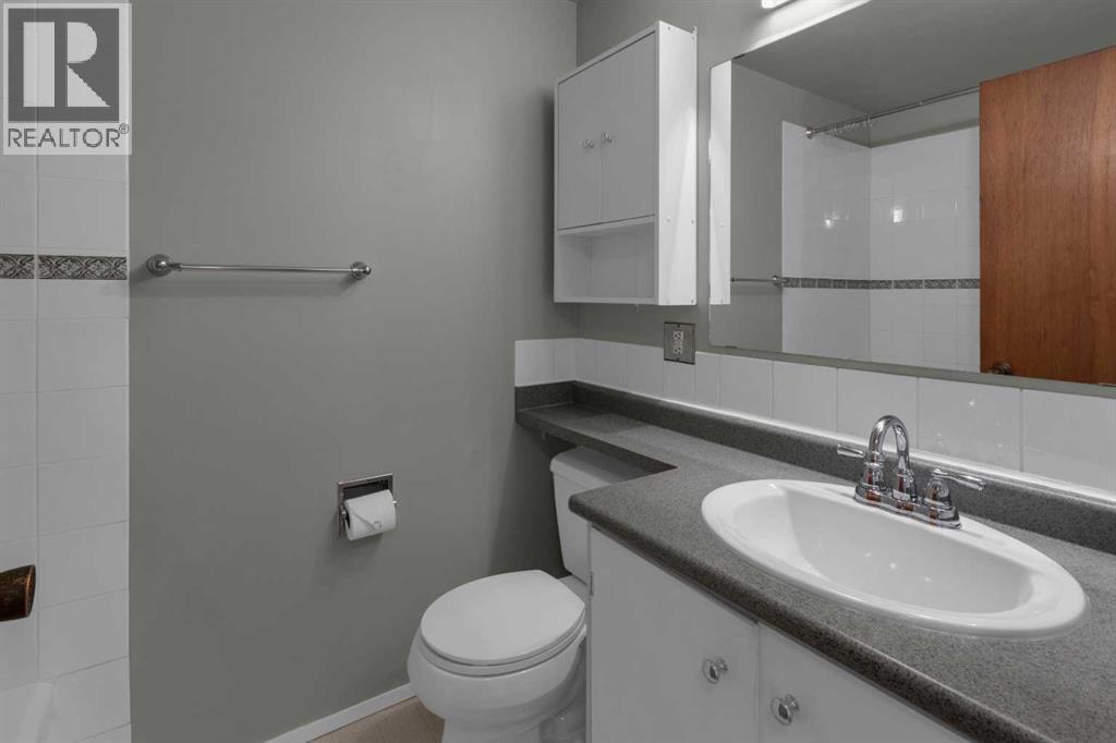 Single Family House for Sale in   Silver Crest Drive NW Silver Springs Calgary 