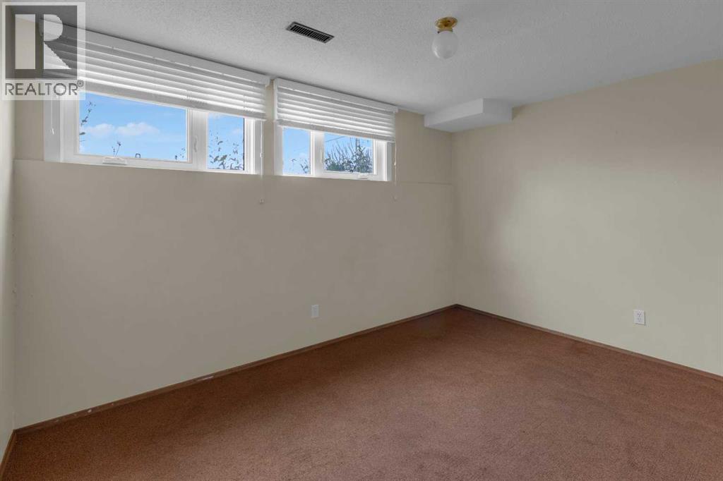 Single Family House for Sale in   Silver Crest Drive NW Silver Springs Calgary 