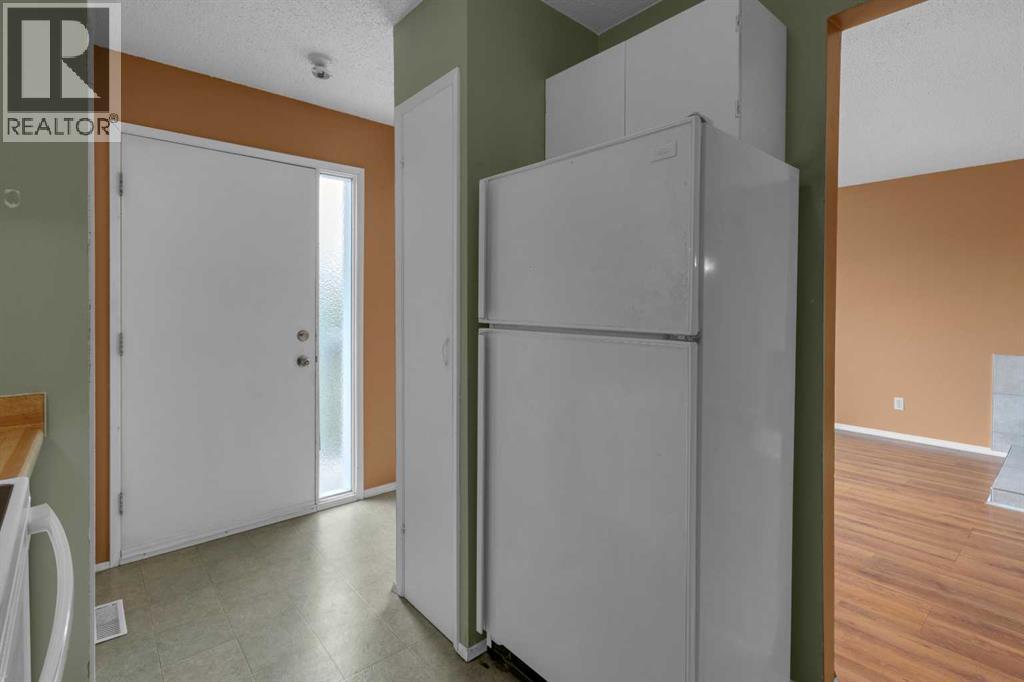 Single Family House for Sale in   Silver Crest Drive NW Silver Springs Calgary 