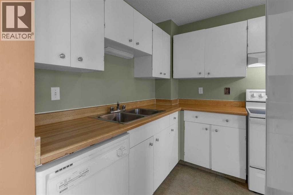Single Family House for Sale in   Silver Crest Drive NW Silver Springs Calgary 