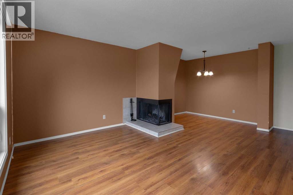 Single Family House for Sale in   Silver Crest Drive NW Silver Springs Calgary 