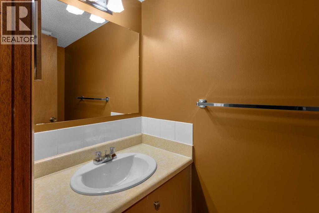 Single Family House for Sale in   Silver Crest Drive NW Silver Springs Calgary 