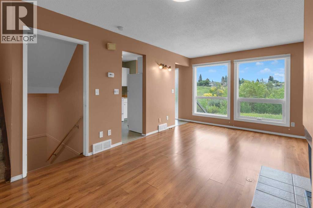 Single Family House for Sale in   Silver Crest Drive NW Silver Springs Calgary 