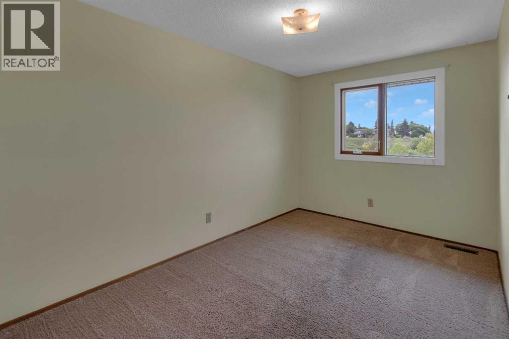 Single Family House for Sale in   Silver Crest Drive NW Silver Springs Calgary 