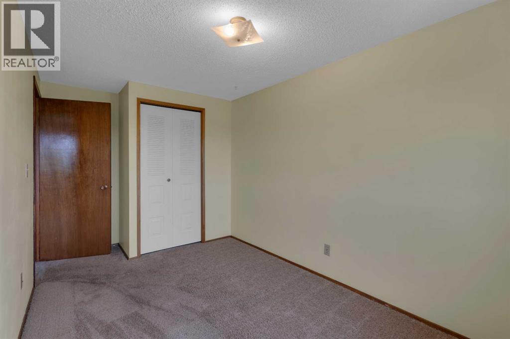 Single Family House for Sale in   Silver Crest Drive NW Silver Springs Calgary 