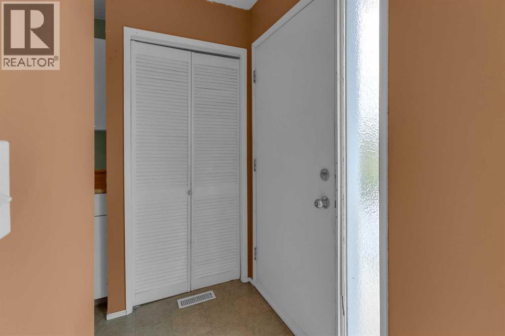 Single Family House for Sale in   Silver Crest Drive NW Silver Springs Calgary 