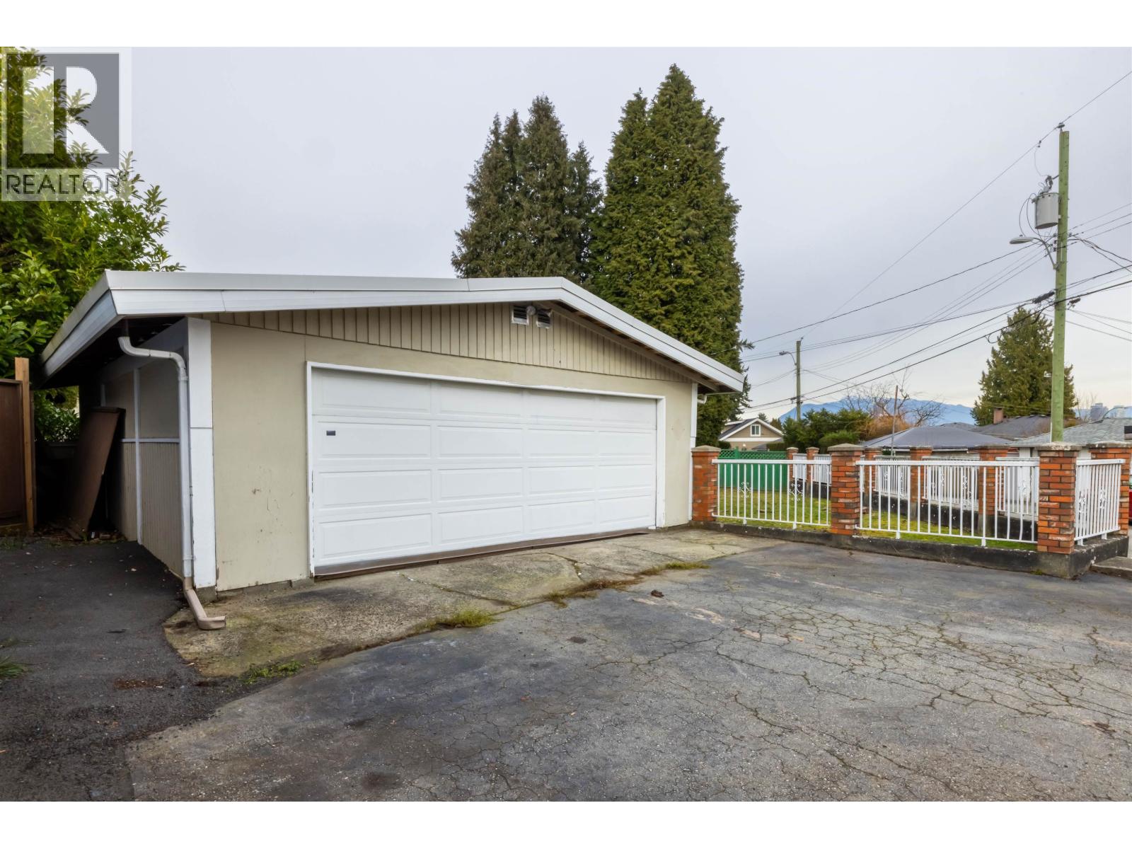 Photo 32 of 3692 E 24 Avenue, Vancouver BC