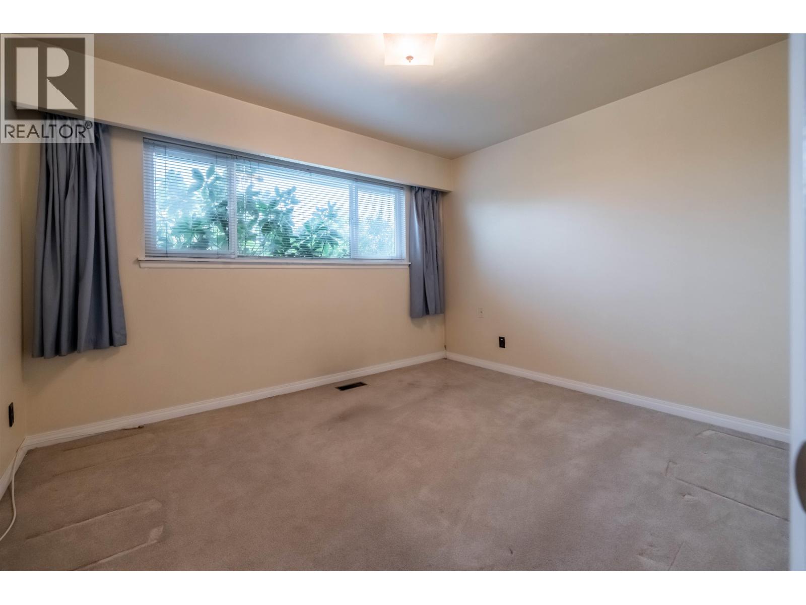 Photo 3 of 3692 E 24 Avenue, Vancouver BC