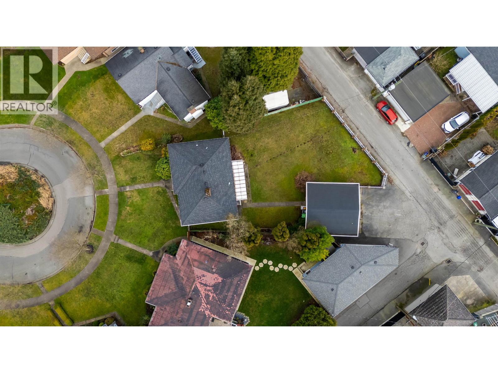 Photo 2 of 3692 E 24 Avenue, Vancouver BC