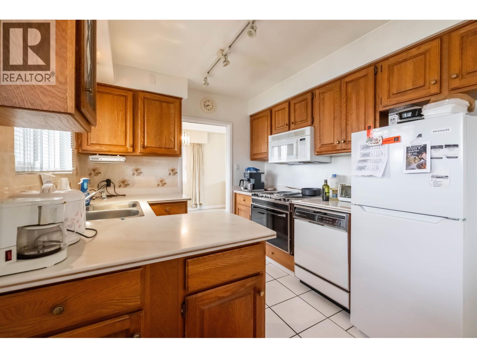Photo 9 of 3692 E 24 Avenue, Vancouver BC