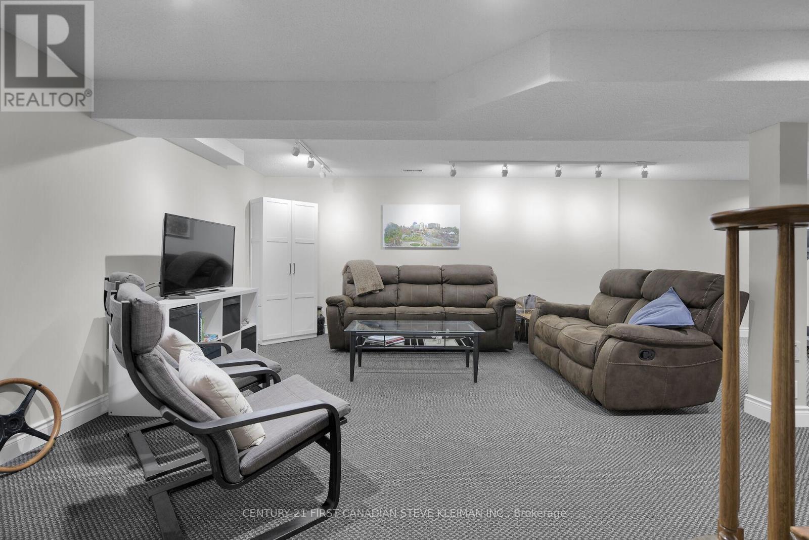 Photo 5 of 96 Meridene Crescent W, London North ON