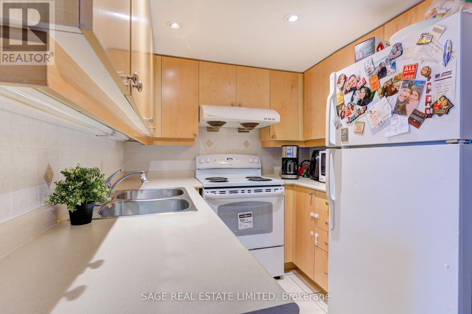 Photo 4 of 2512 3 Rean Drive, Toronto ON