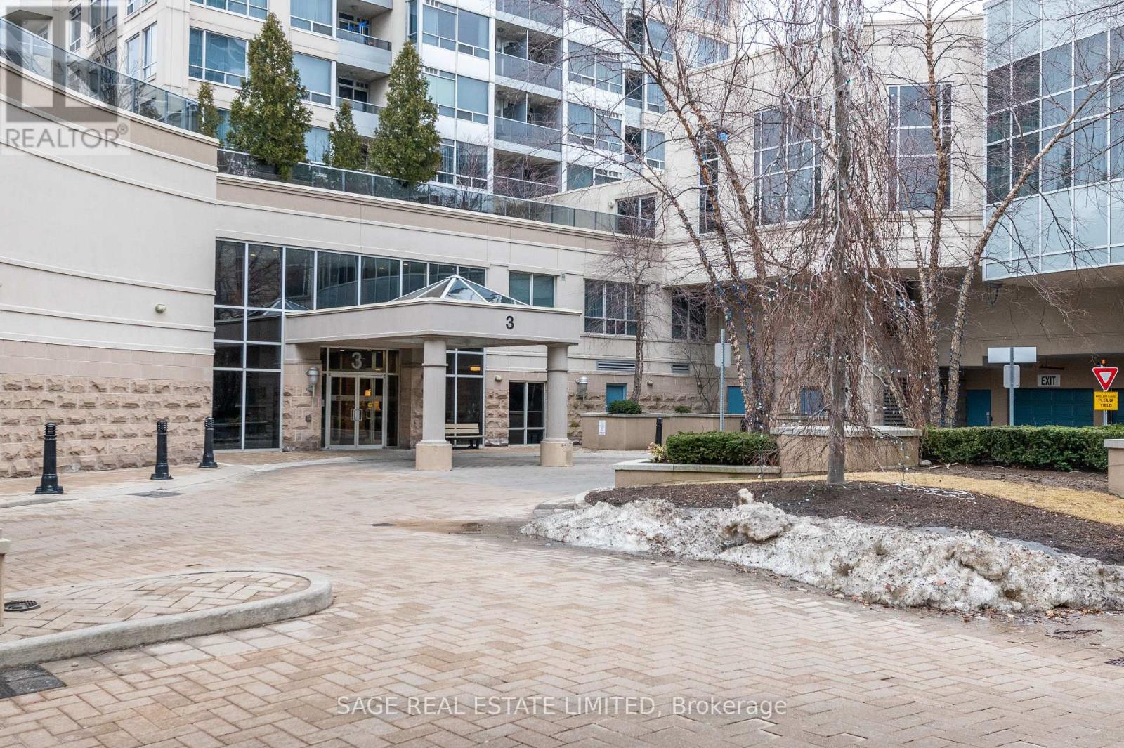 Photo 1 of 2512 3 Rean Drive, Toronto ON
