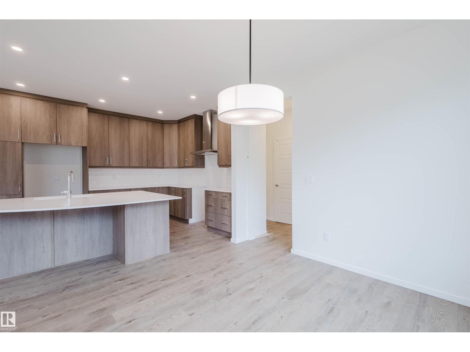 Photo 8 of 2040 209 St Nw, Edmonton AB