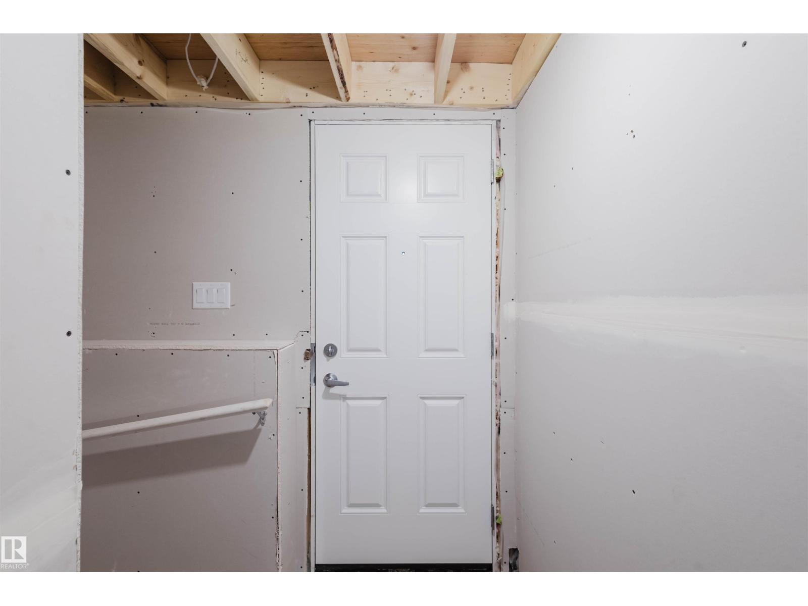 Photo 1 of 2040 209 St Nw, Edmonton AB