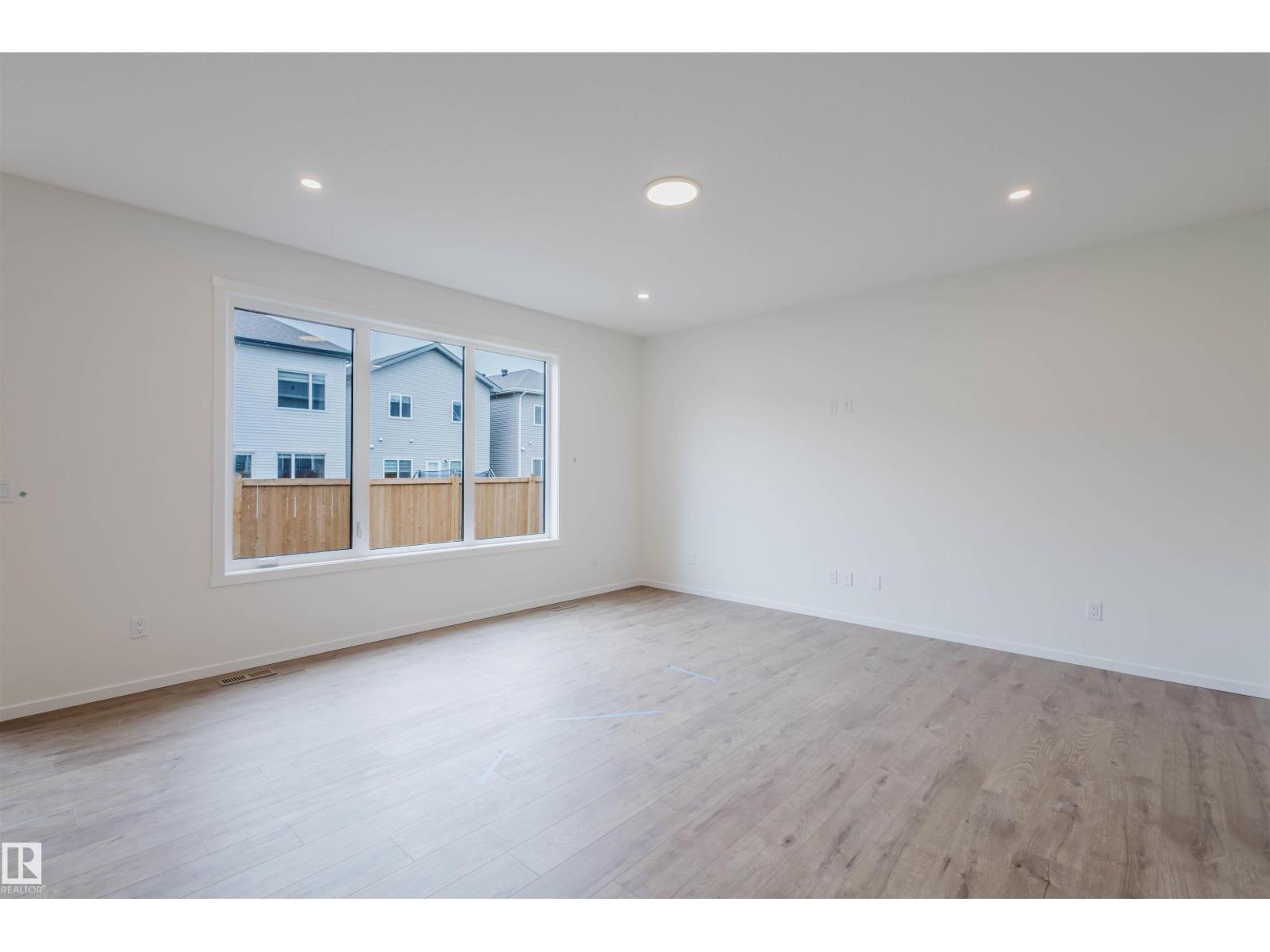 Photo 12 of 2040 209 St Nw, Edmonton AB