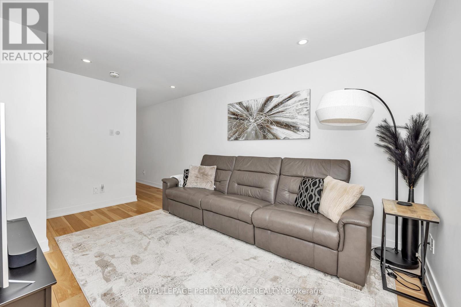 Photo 13 of 80 Dagmar Avenue, Ottawa ON
