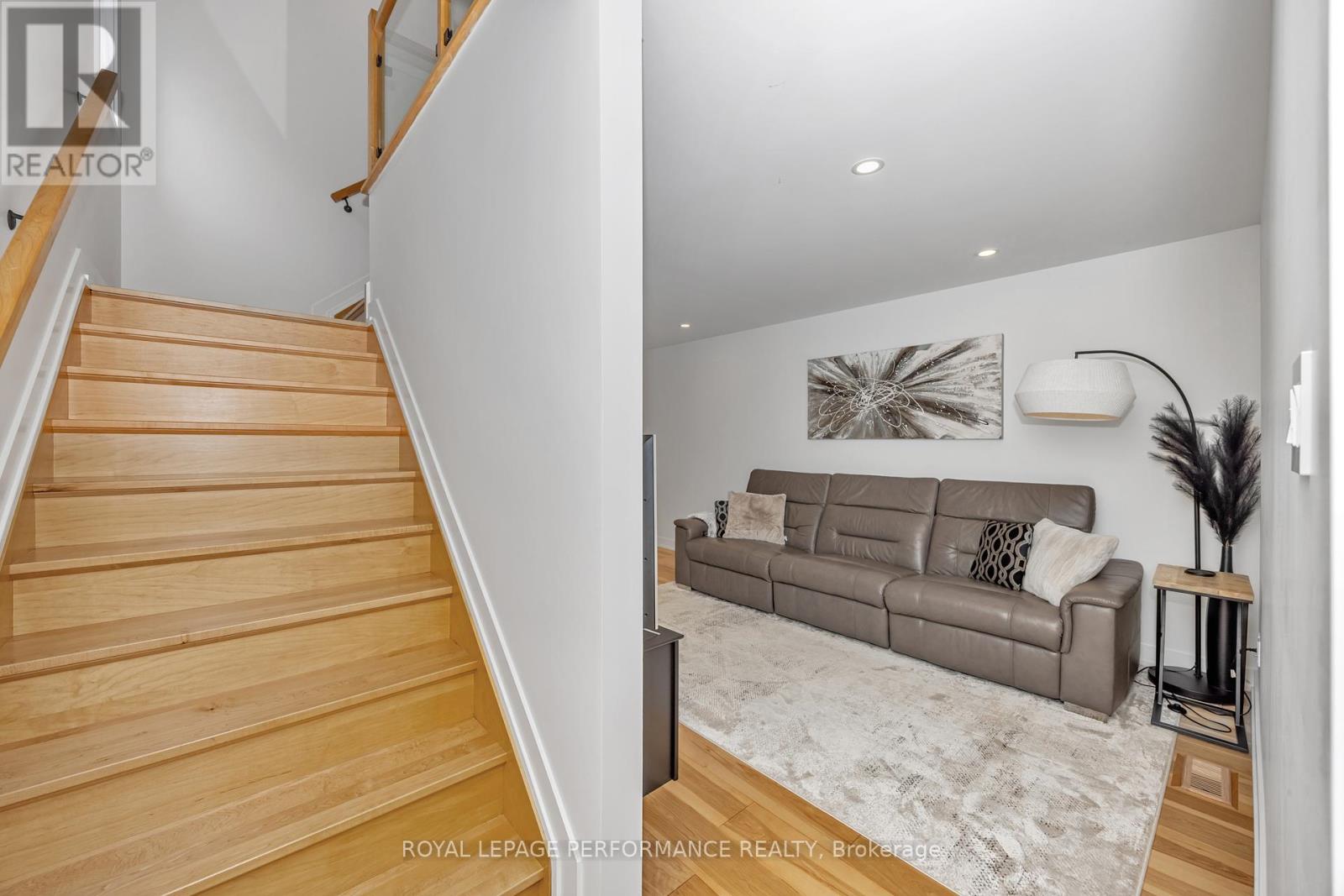 Photo 15 of 80 Dagmar Avenue, Ottawa ON
