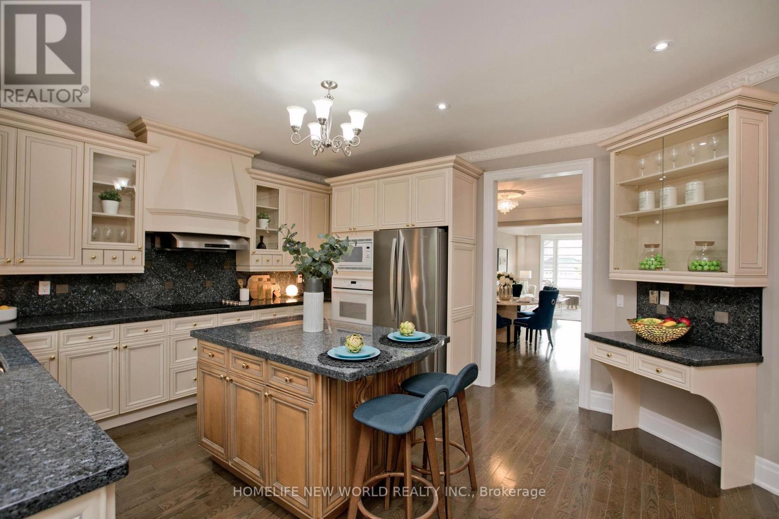 Photo 31 of 64 Clarendon Drive, Richmond Hill ON