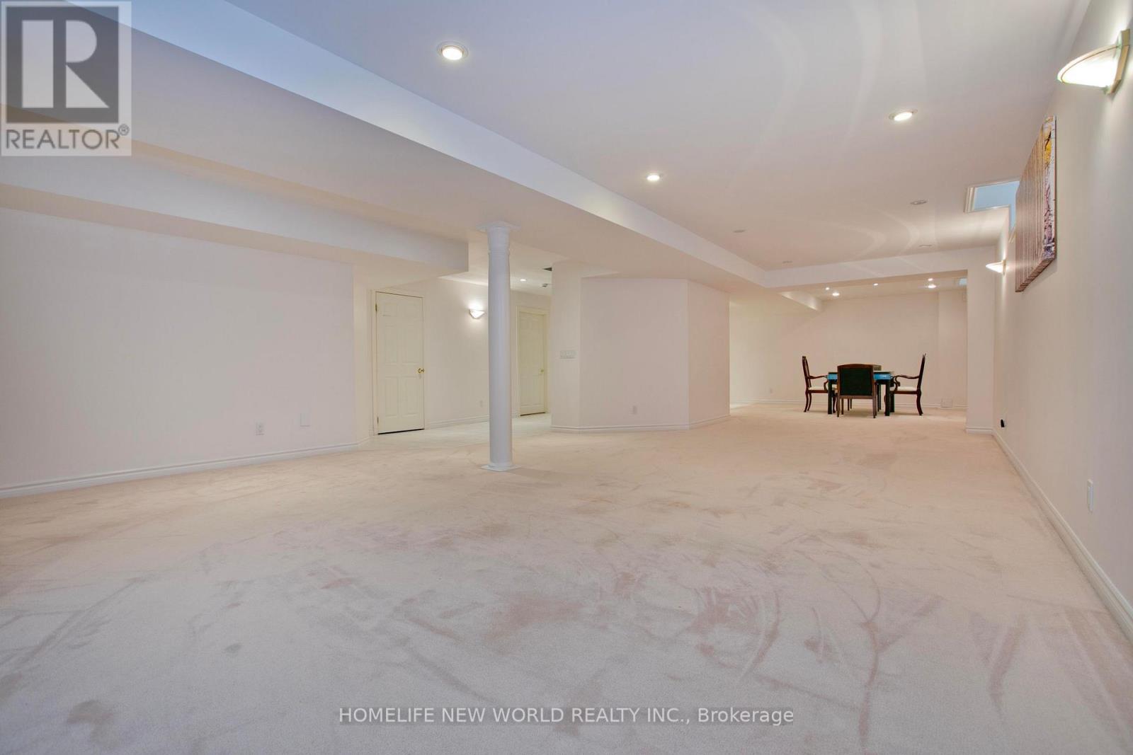 Photo 9 of 64 Clarendon Drive, Richmond Hill ON