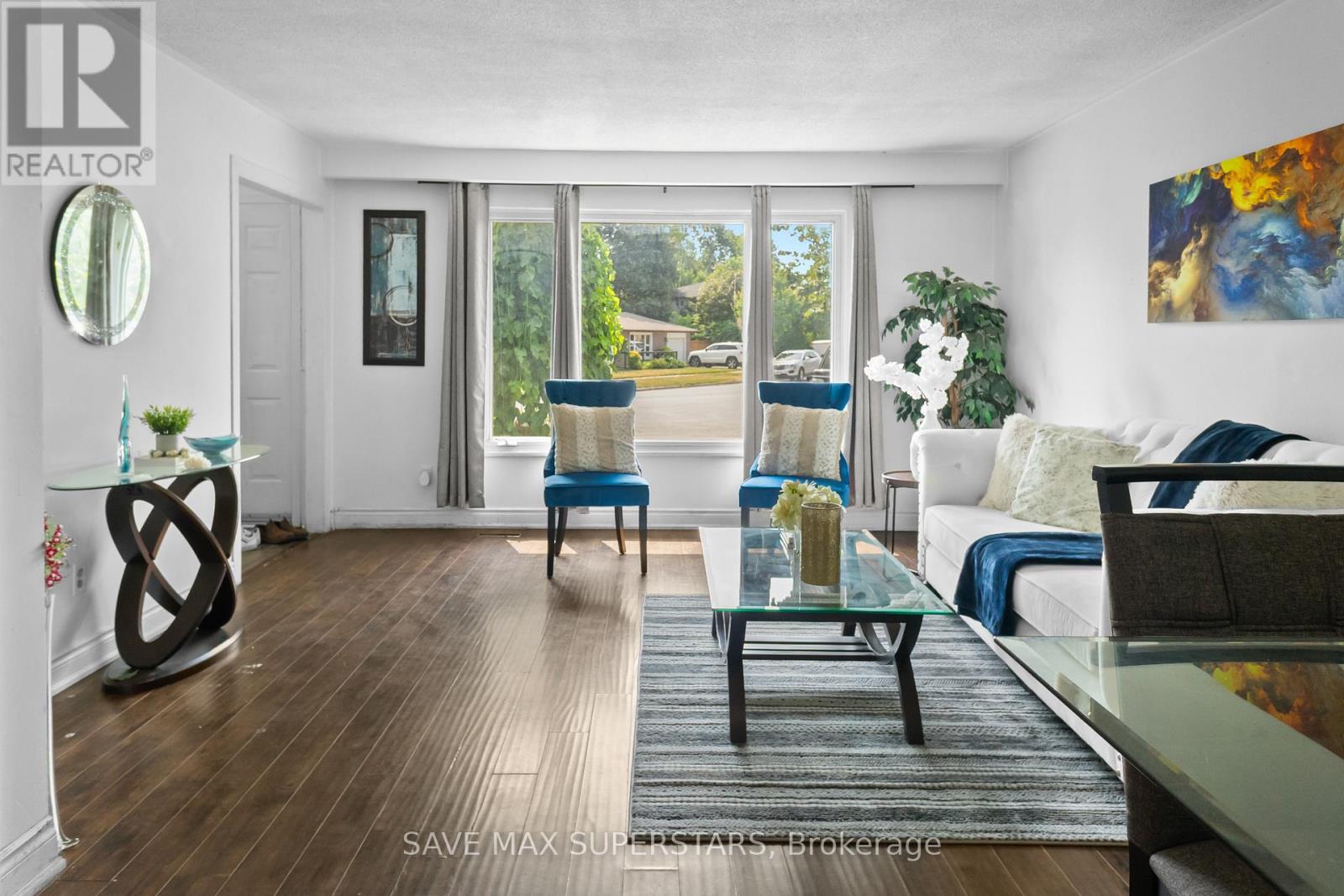 Photo 13 of 71 College Crescent, Barrie ON