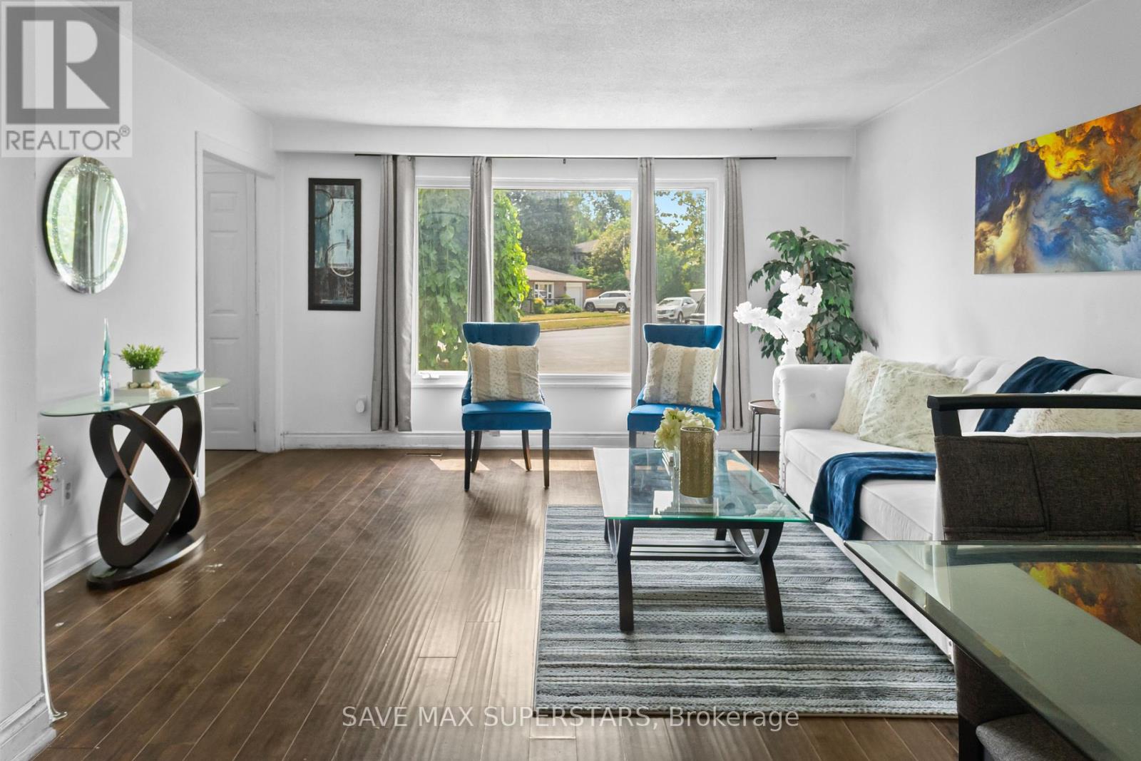 Photo 14 of 71 College Crescent, Barrie ON