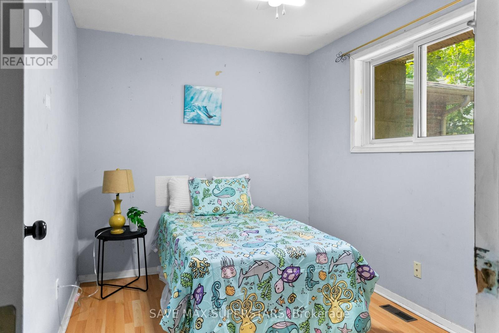 Photo 18 of 71 College Crescent, Barrie ON