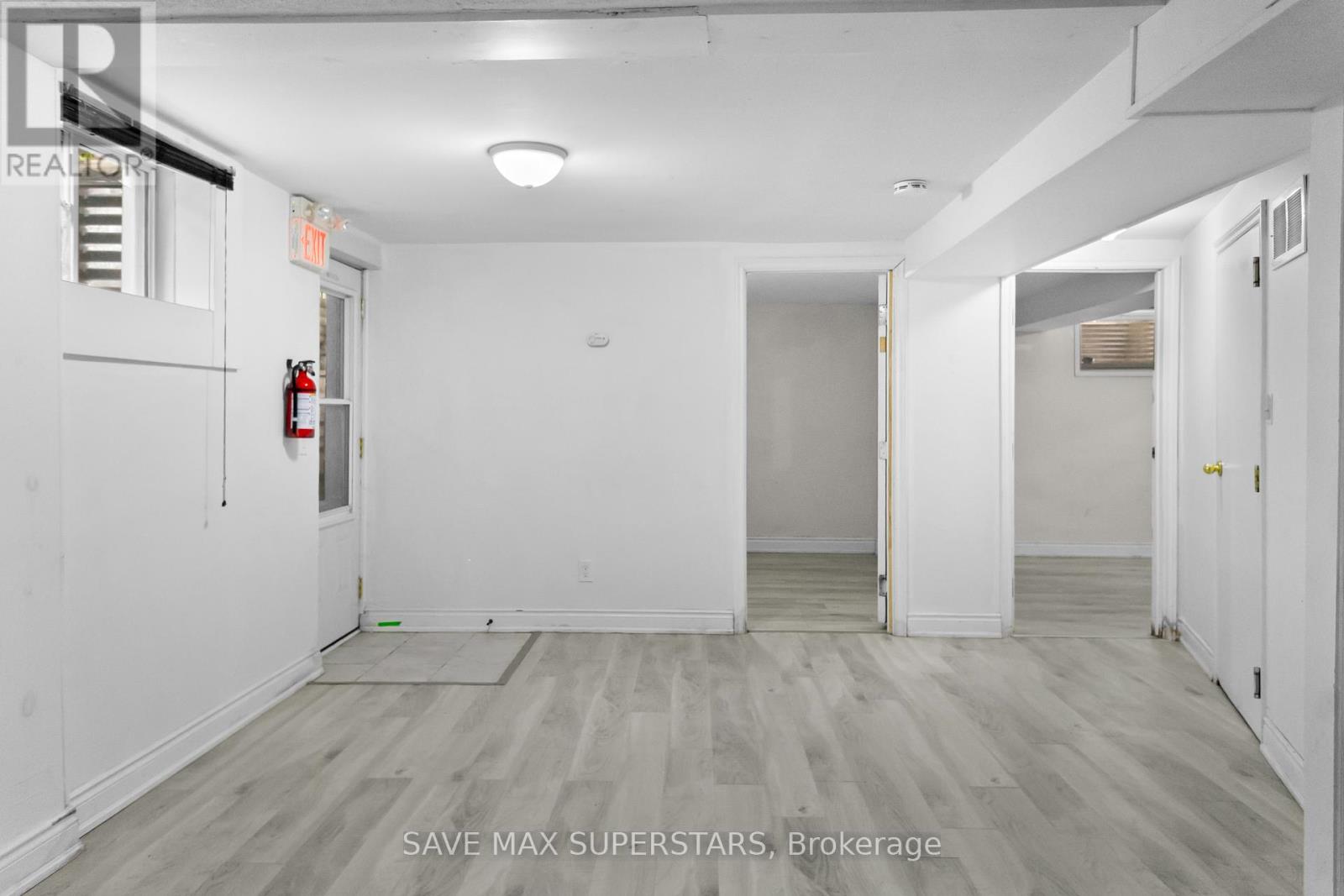 Photo 23 of 71 College Crescent, Barrie ON