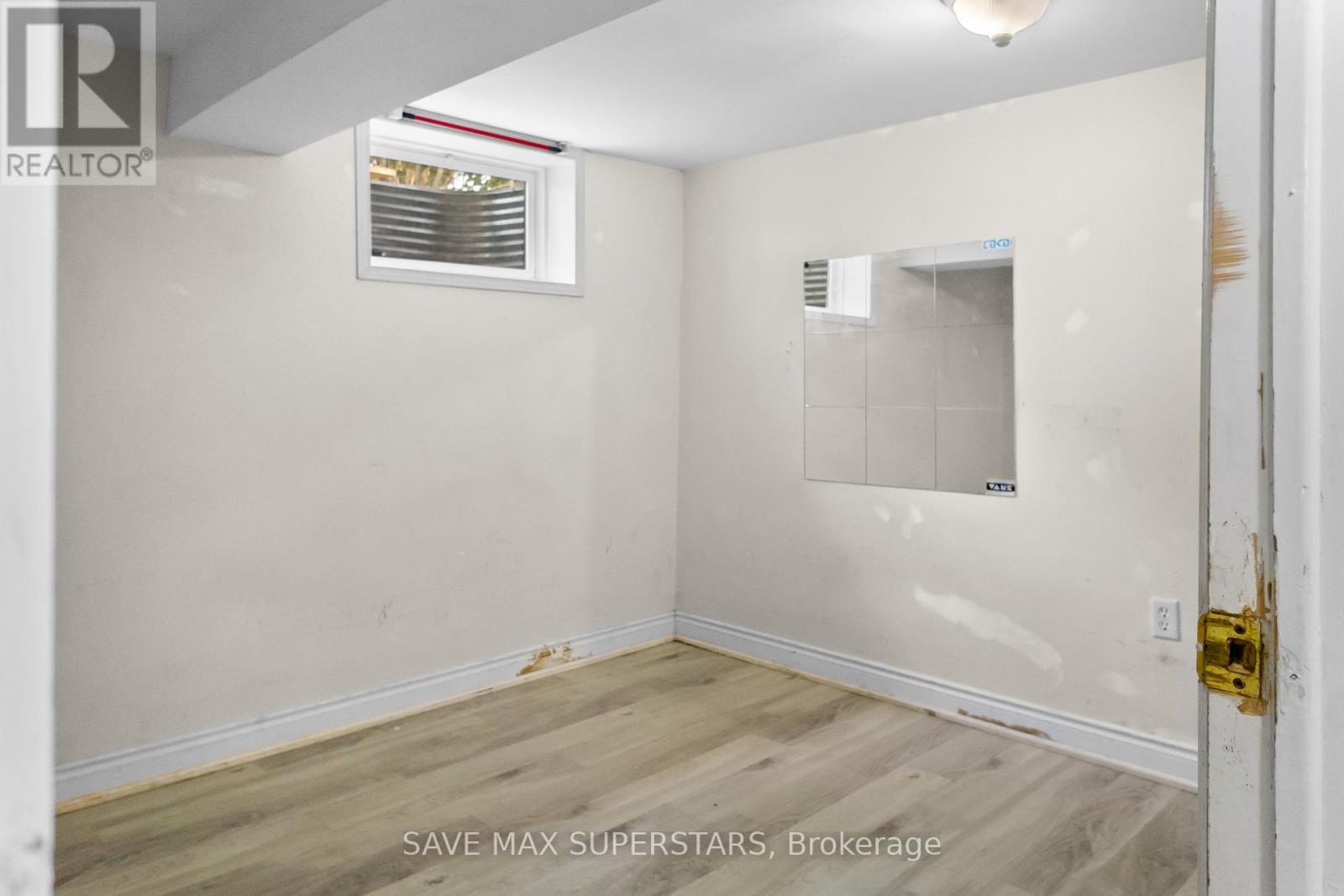 Photo 26 of 71 College Crescent, Barrie ON