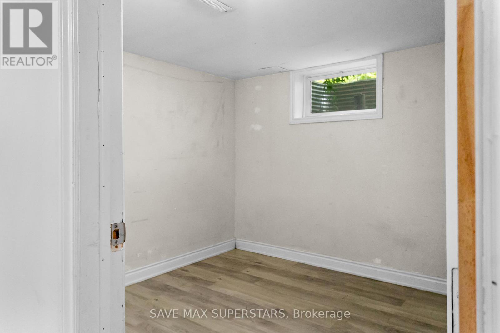 Photo 27 of 71 College Crescent, Barrie ON