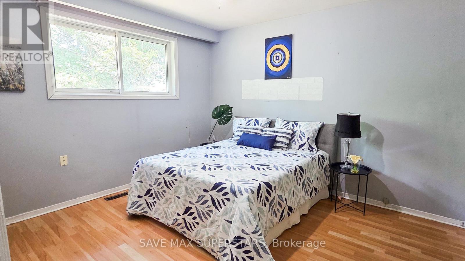 Photo 29 of 71 College Crescent, Barrie ON
