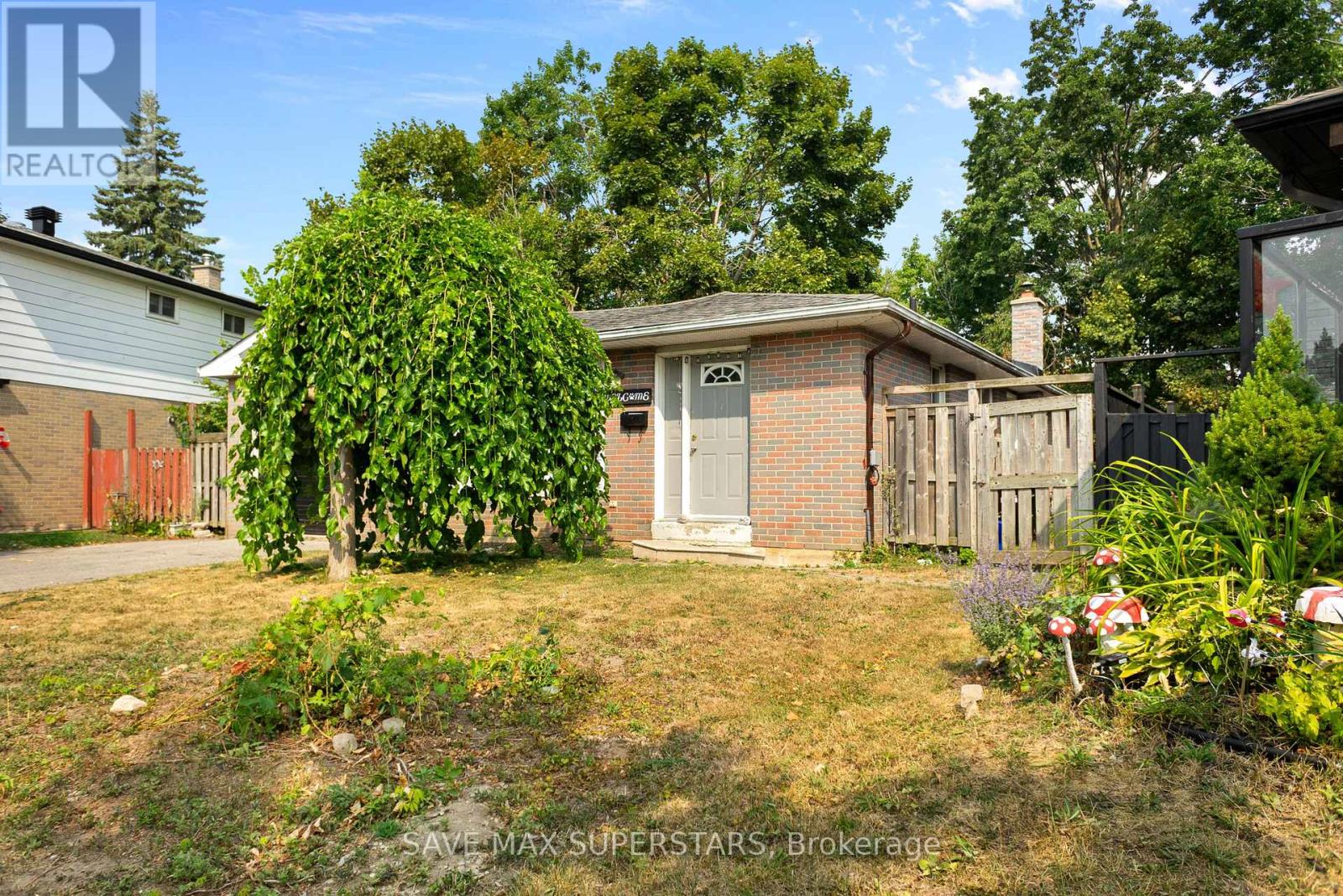 Photo 3 of 71 College Crescent, Barrie ON