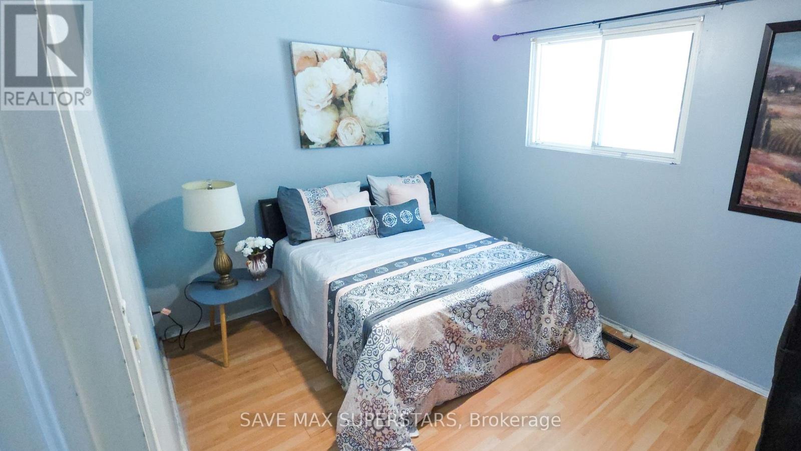 Photo 31 of 71 College Crescent, Barrie ON