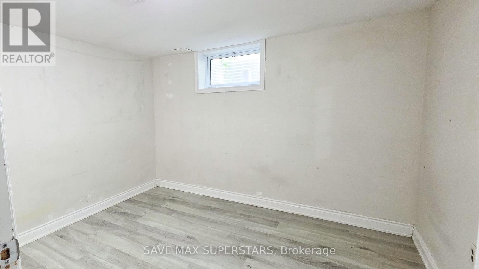 Photo 35 of 71 College Crescent, Barrie ON