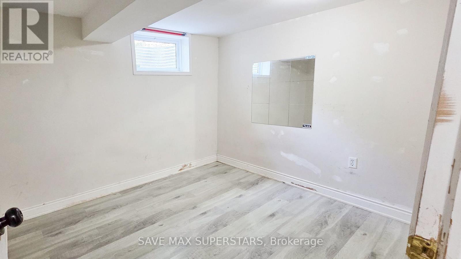 Photo 39 of 71 College Crescent, Barrie ON