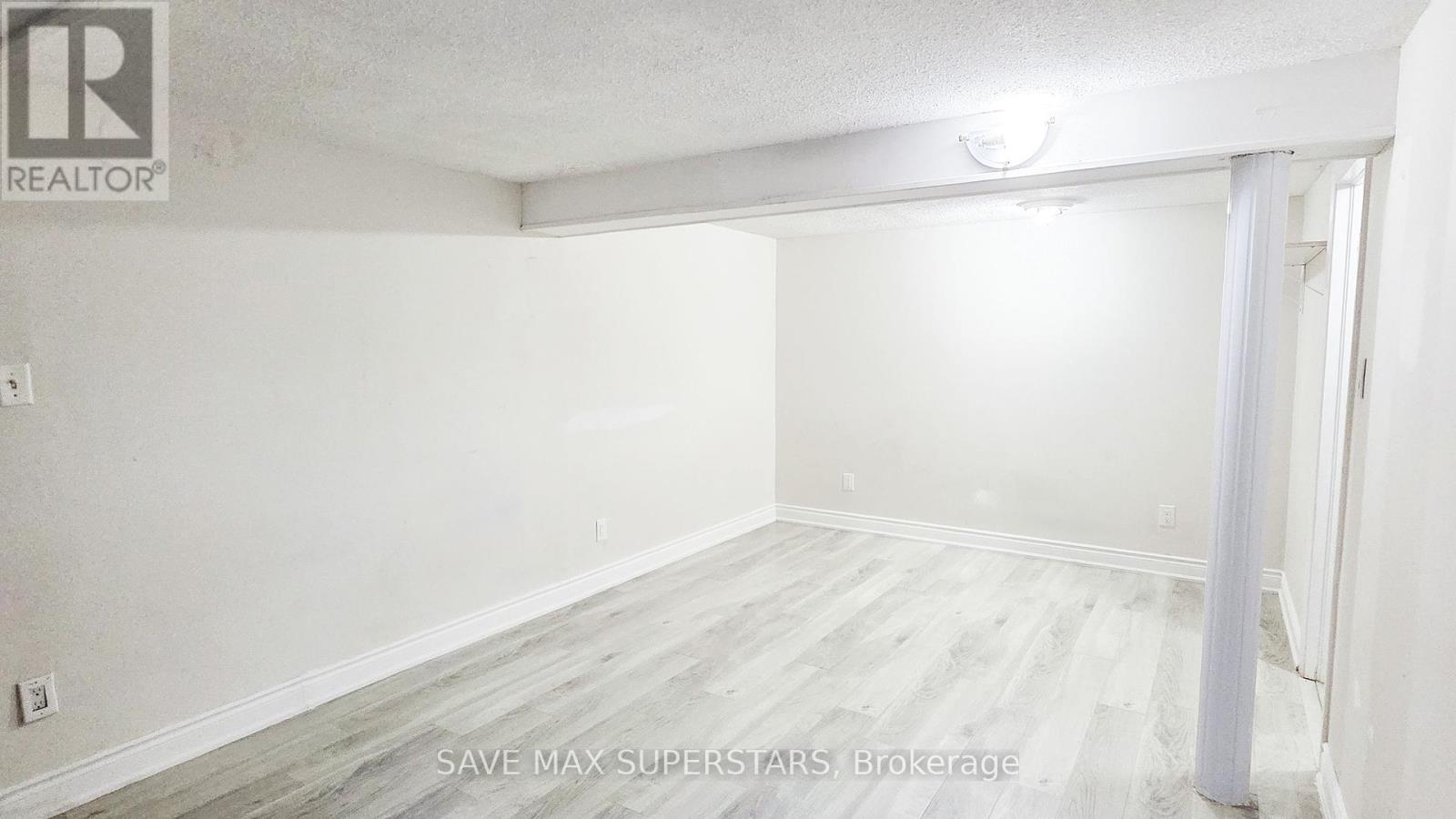 Photo 40 of 71 College Crescent, Barrie ON