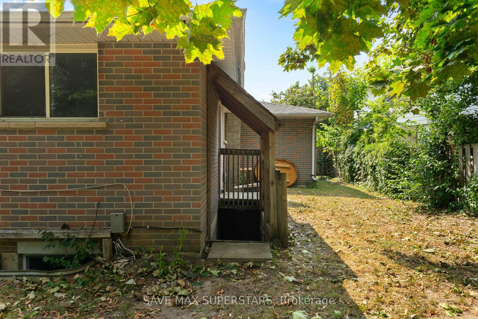 Photo 6 of 71 College Crescent, Barrie ON