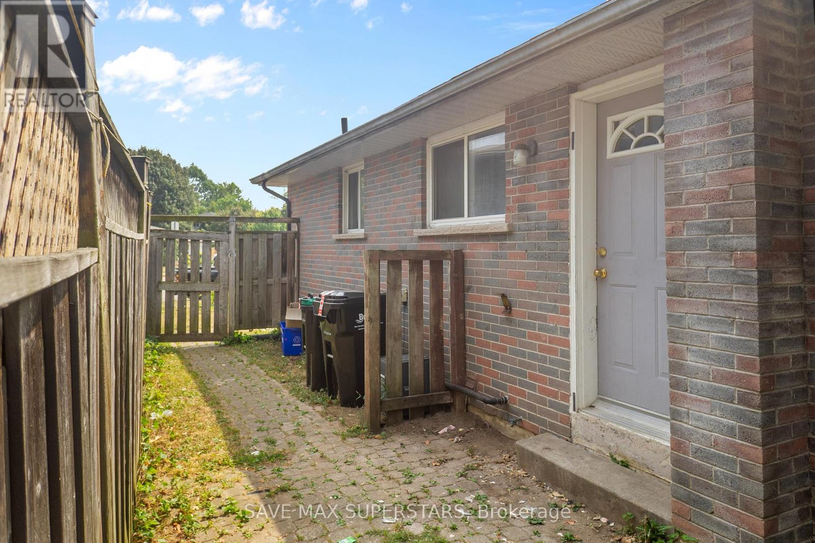 Photo 7 of 71 College Crescent, Barrie ON
