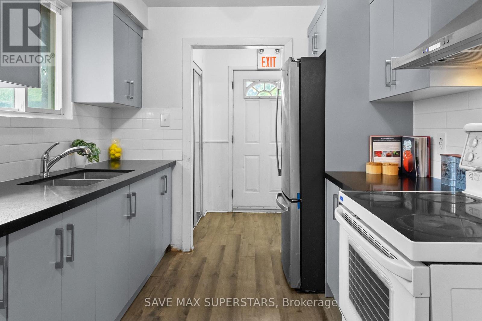 Photo 8 of 71 College Crescent, Barrie ON