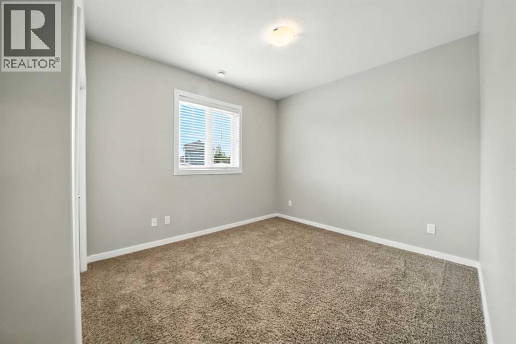 Photo 7 of 100 44 Reid Court, Sylvan Lake AB