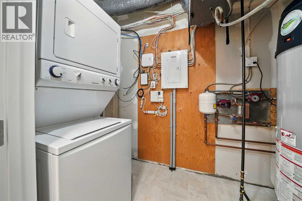 Photo 18 of 100 44 Reid Court, Sylvan Lake AB