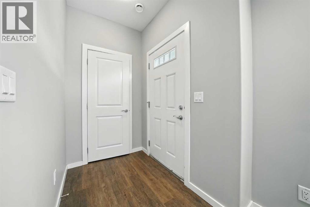 Photo 8 of 100 44 Reid Court, Sylvan Lake AB