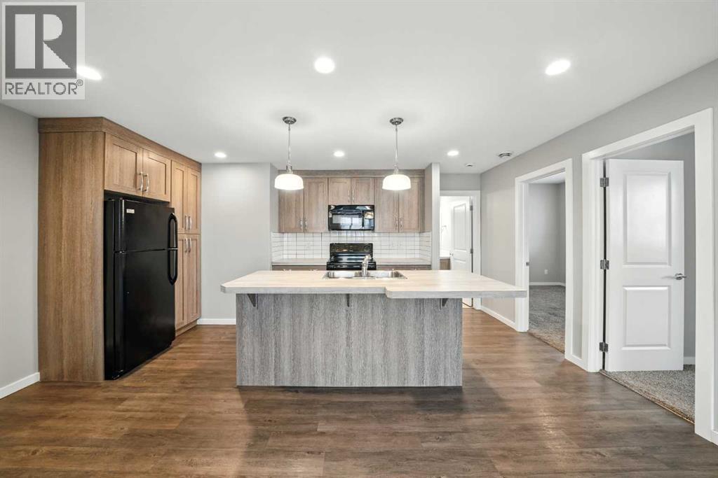 Photo 9 of 100 44 Reid Court, Sylvan Lake AB