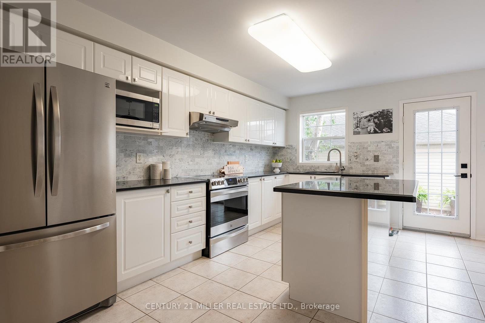 Photo 11 of 203 Gatwick Drive, Oakville ON